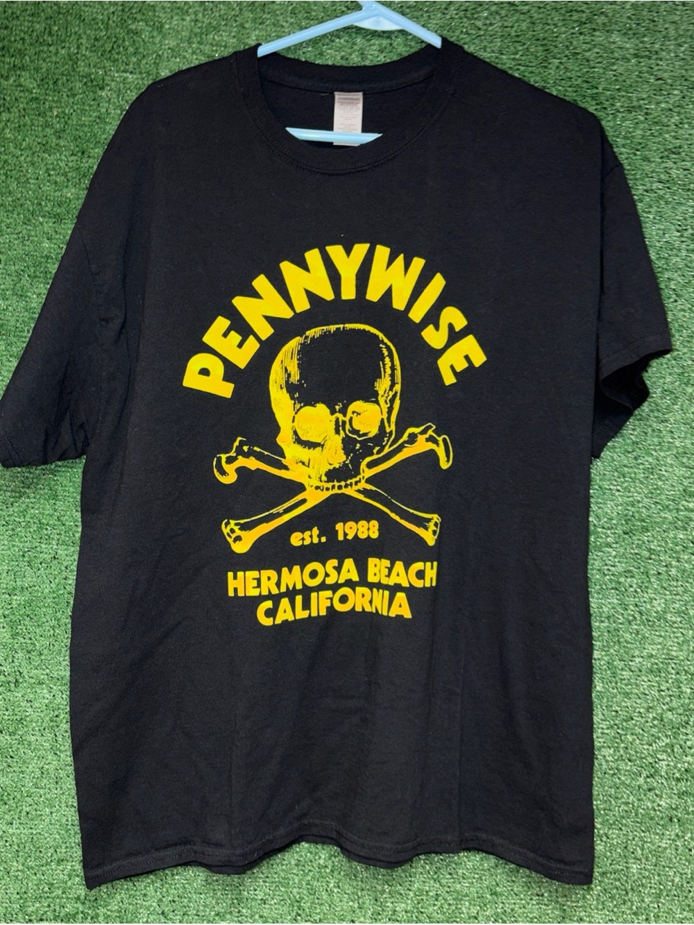 Pennywise Black Skull & Crossbones Shirt XL Gildan tag